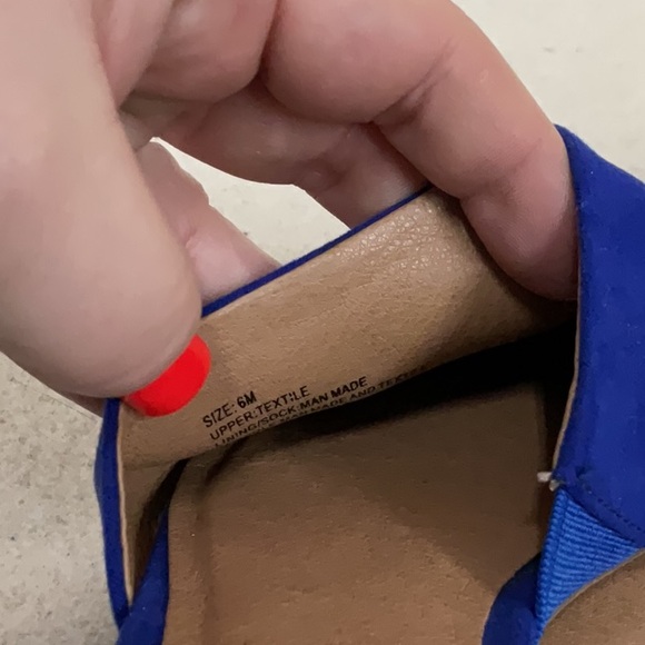 EUC Woman’s abound navy colored slip on flat shoes - Picture 6 of 6